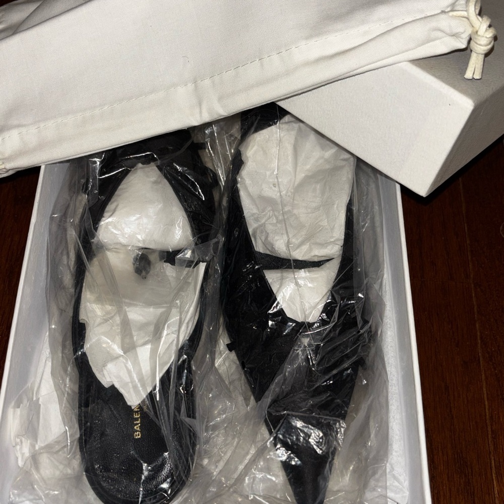 Balenciaga Black Pointed Toe Slingback Heels - Picture 3 of 4